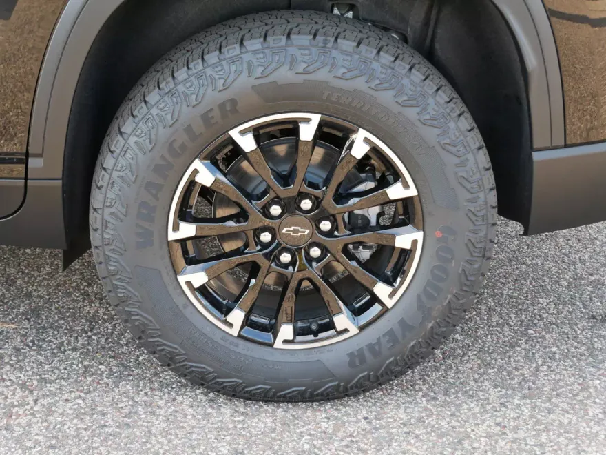 2026 Chevrolet Traverse Z71 photo 1