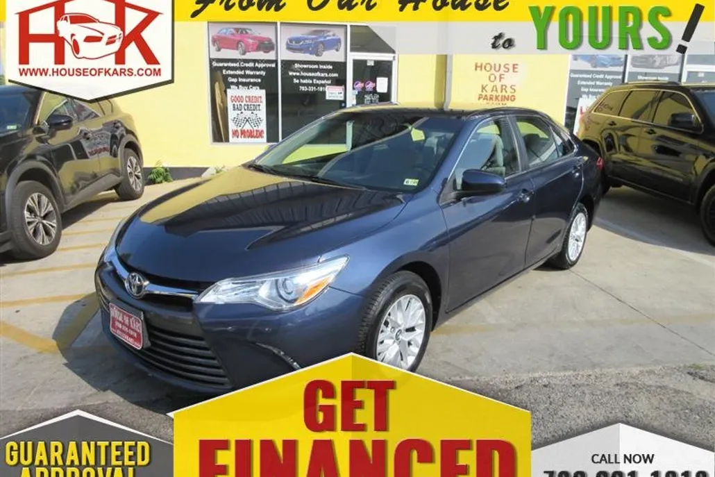 2017 Toyota Camry LE photo 1