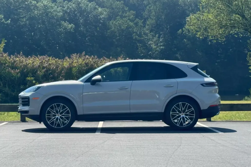 2024 Porsche Cayenne photo 1