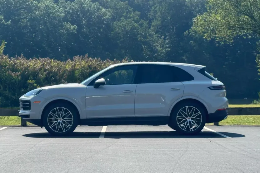 2024 Porsche Cayenne photo 1