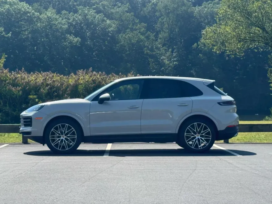 2024 Porsche Cayenne photo 1