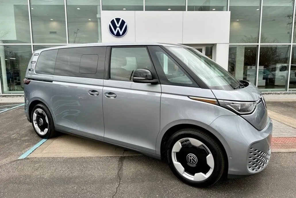 2025 Volkswagen ID. Buzz Pro S photo 1