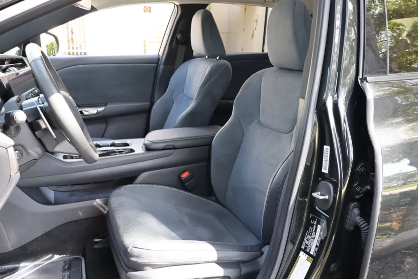 2024 Lexus RZ 450e Luxury photo 1