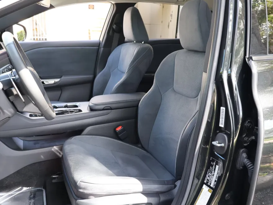 2024 Lexus RZ 450e Luxury photo 1
