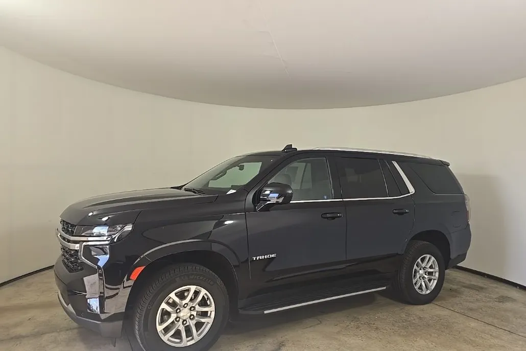 2023 Chevrolet Tahoe LS photo 1