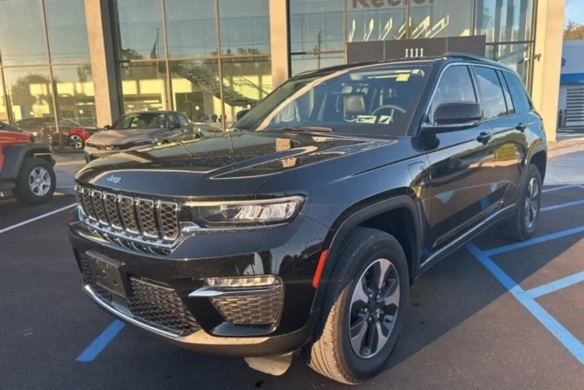 2023 Jeep Cherokee 4xe photo 1