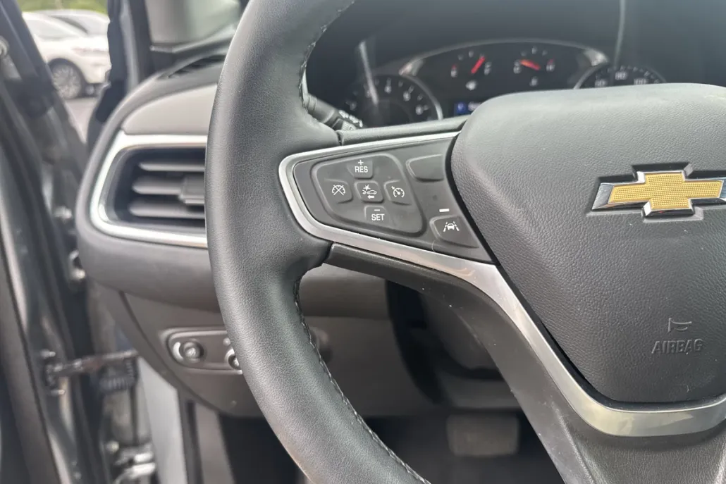 2023 Chevrolet Equinox LT photo 1