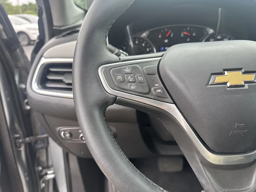 2023 Chevrolet Equinox LT photo 1