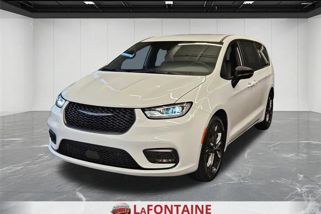 2026 Chrysler Pacifica photo 1
