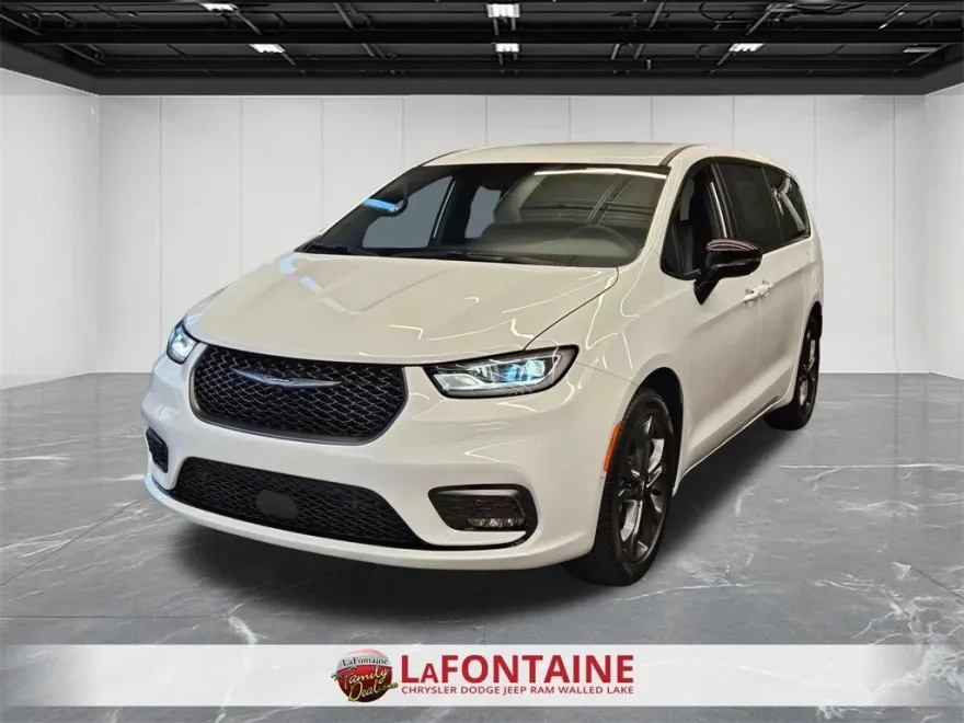 2026 Chrysler Pacifica photo 1
