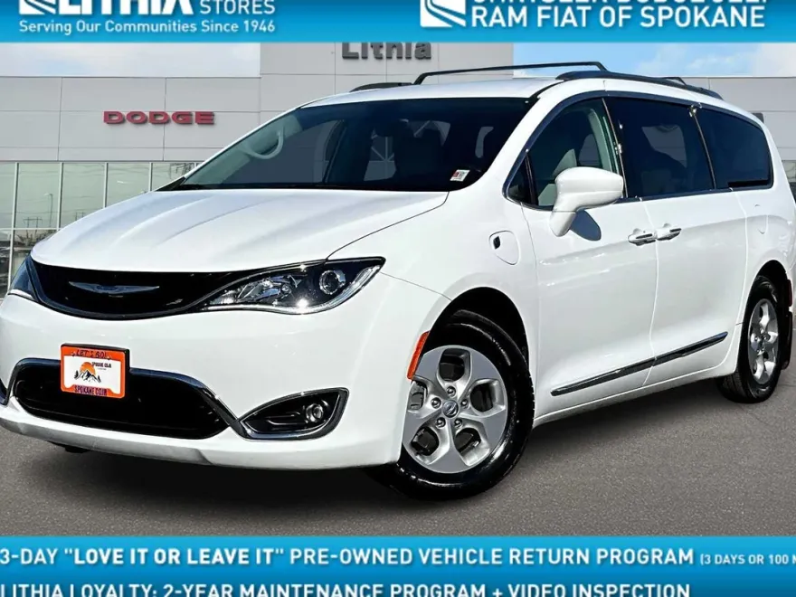 2018 Chrysler Pacifica Hybrid Touring L photo 1