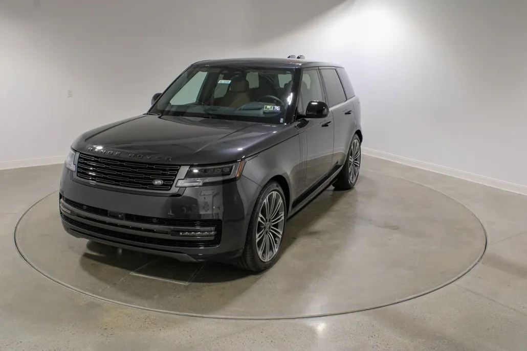 2025 Land Rover Range Rover SE photo 1