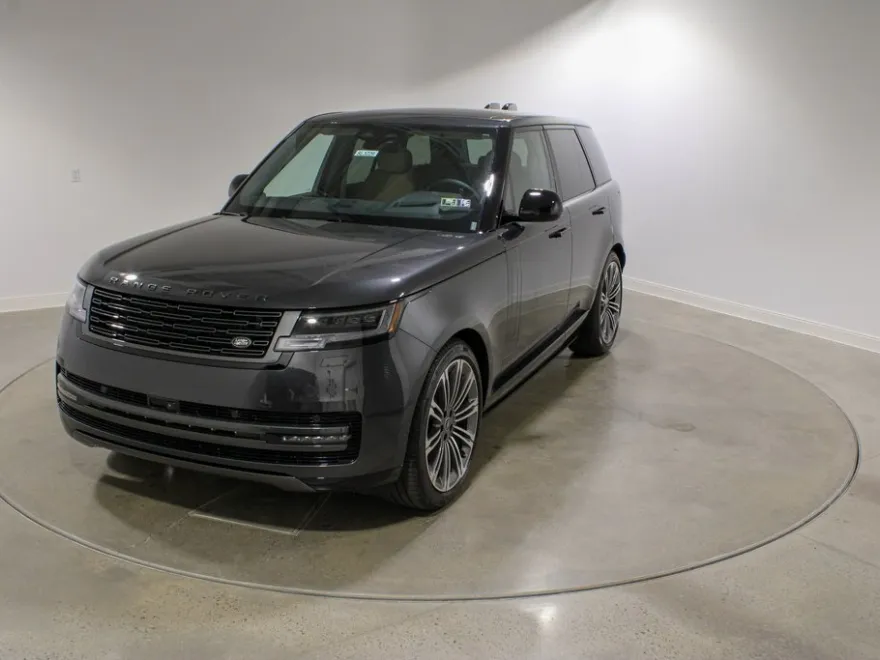 2025 Land Rover Range Rover SE photo 1