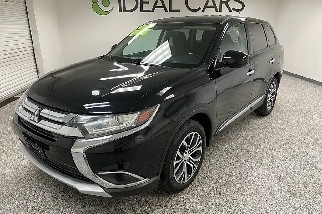 2016 Mitsubishi Outlander ES photo 1