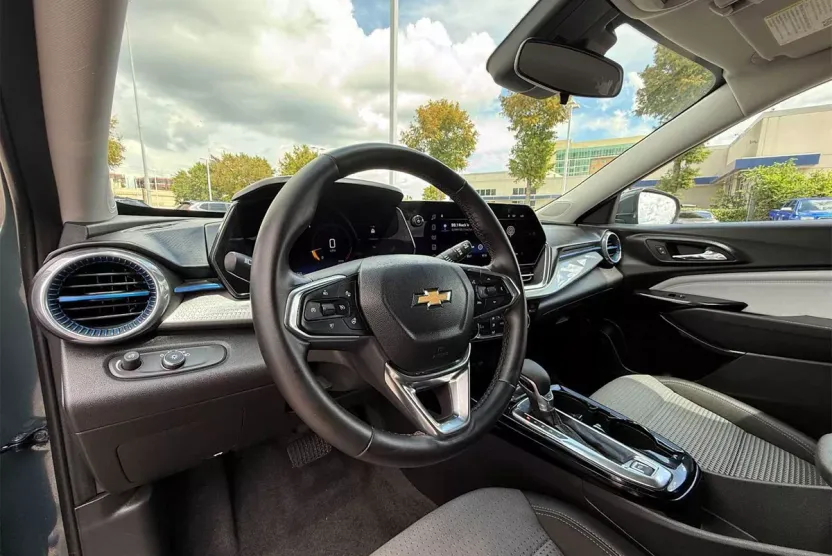 2025 Chevrolet Trax LT photo 1