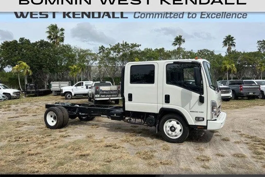 2024 Chevrolet Silverado photo 1