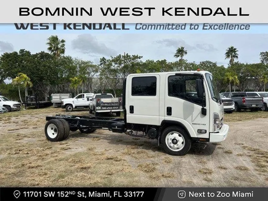 2024 Chevrolet Silverado photo 1