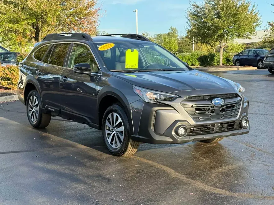 2025 Subaru Outback Premium photo 1