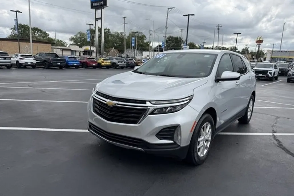 2022 Chevrolet Equinox LT photo 1