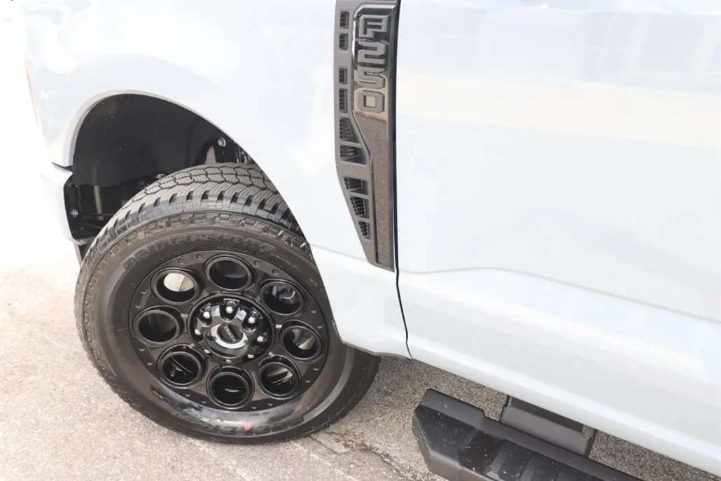 2026 Ford F-250 Lariat photo 1
