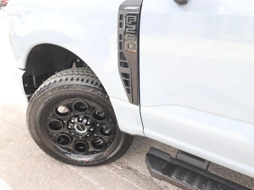 2026 Ford F-250 Lariat photo 1