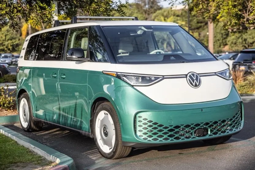 2025 Volkswagen ID. Buzz photo 1