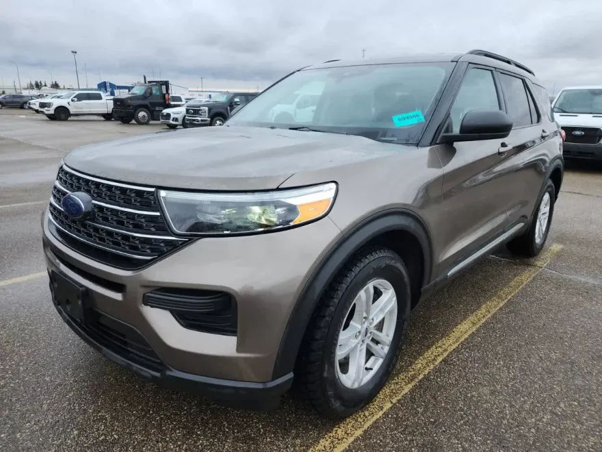 2021 Ford Explorer XLT photo 1