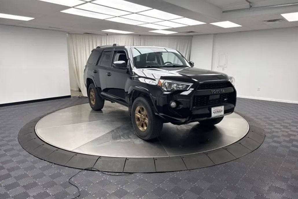 2020 Toyota 4Runner SR5 photo 1