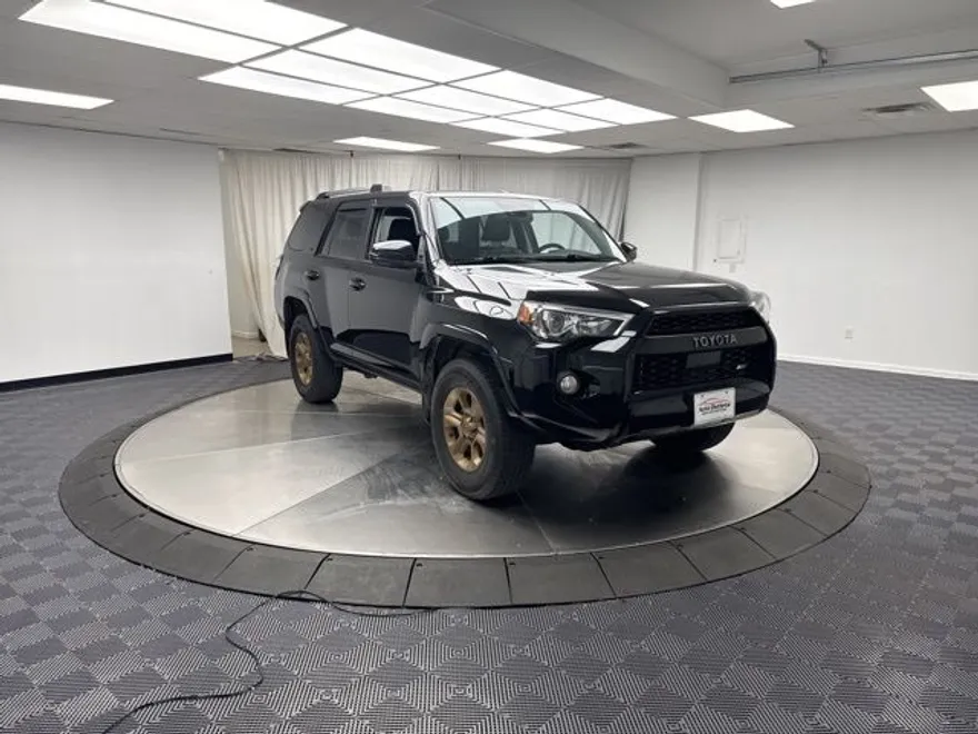 2020 Toyota 4Runner SR5 photo 1