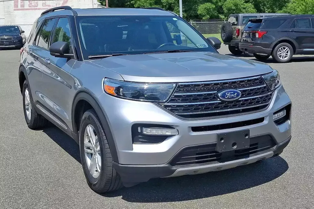2021 Ford Explorer XLT photo 1