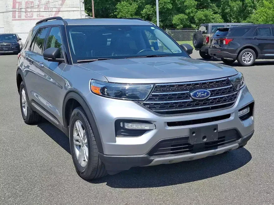 2021 Ford Explorer XLT photo 1
