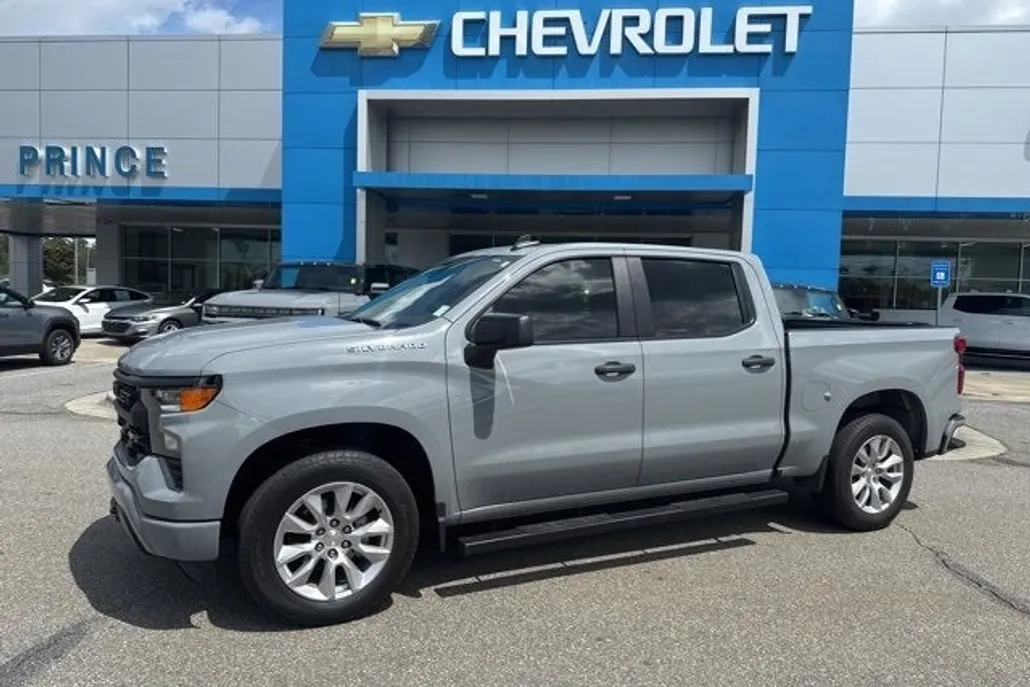 2024 Chevrolet Silverado 1500 Custom photo 1