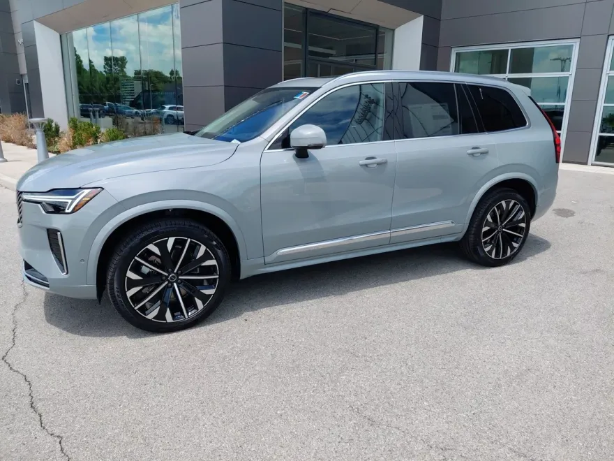 2026 Volvo XC90 Plus Black Edition photo 1