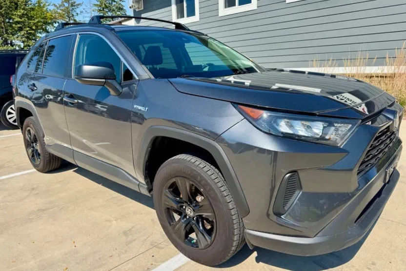 2021 Toyota RAV4 Hybrid LE photo 1