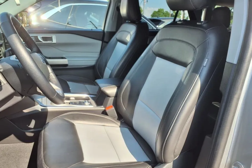 2022 Ford Explorer XLT photo 1