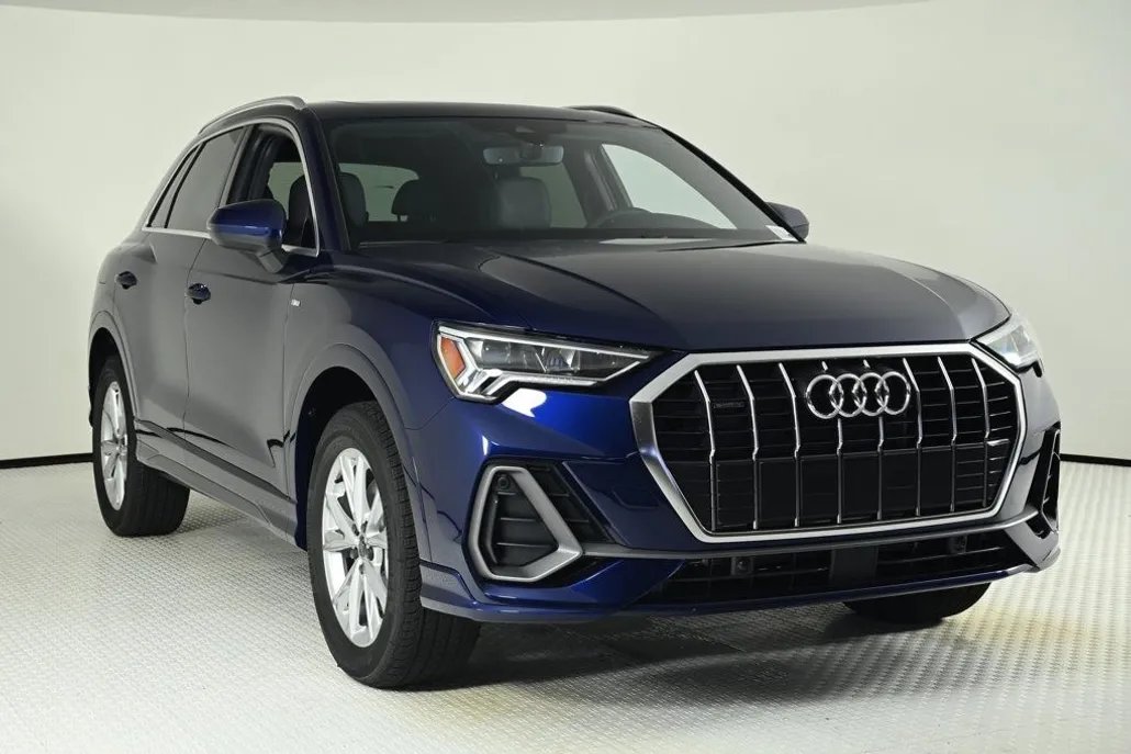 2025 Audi Q3 45 TFSI S line Premium photo 1