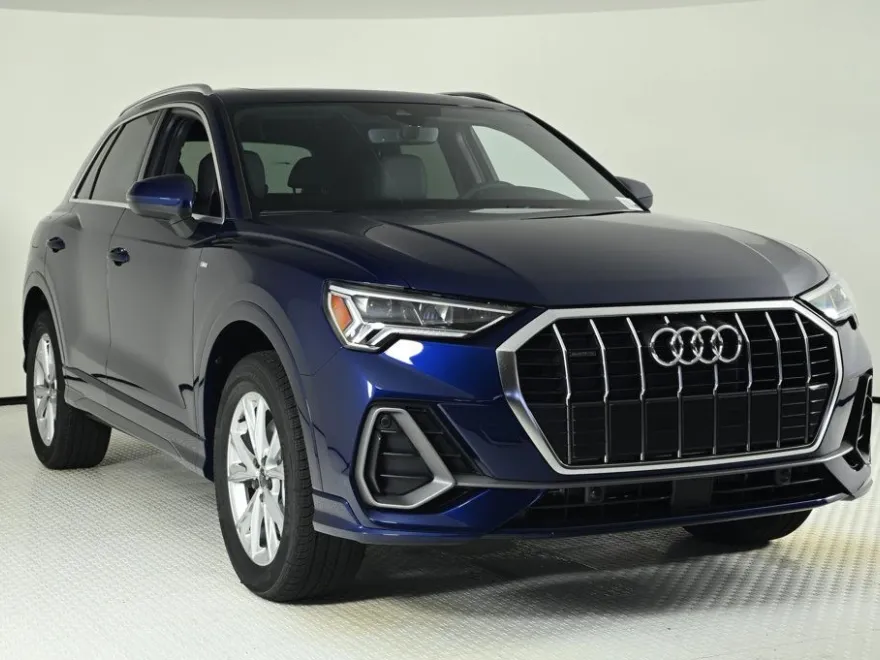 2025 Audi Q3 45 TFSI S line Premium photo 1
