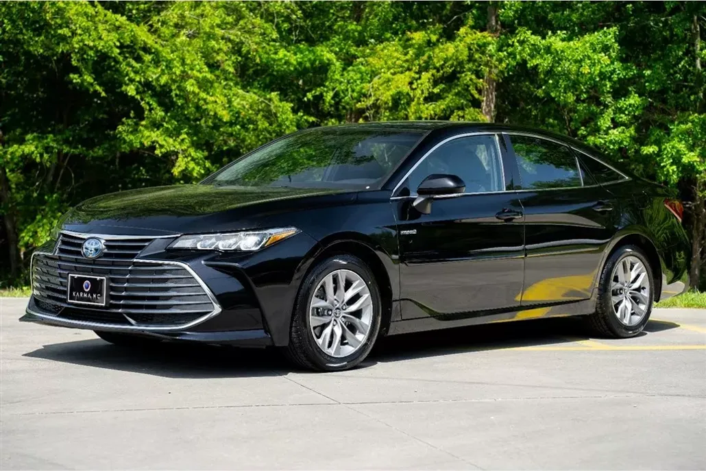 2020 Toyota Avalon Hybrid XLE photo 1