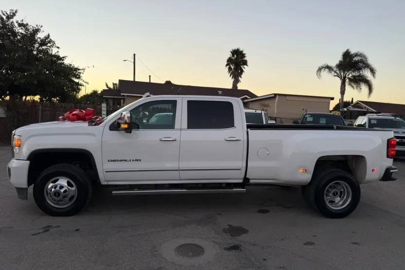 2016 Gmc Sierra 3500 HD Denali photo 1
