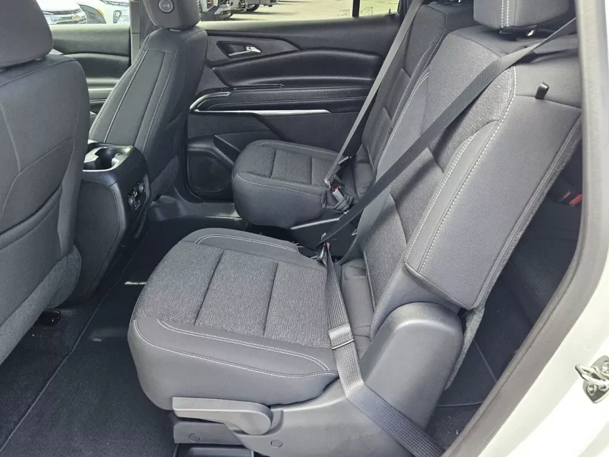 2025 Chevrolet Traverse photo 1