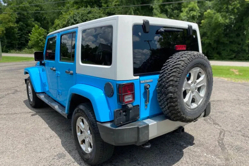 2017 Jeep Wrangler Unlimited Sahara photo 1