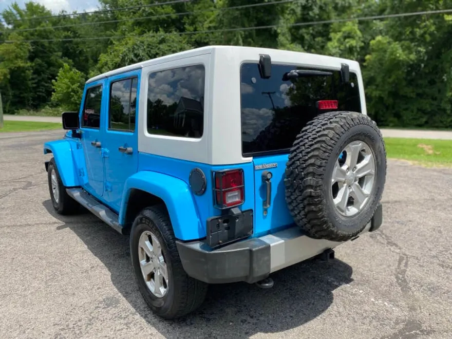 2017 Jeep Wrangler Unlimited Sahara photo 1