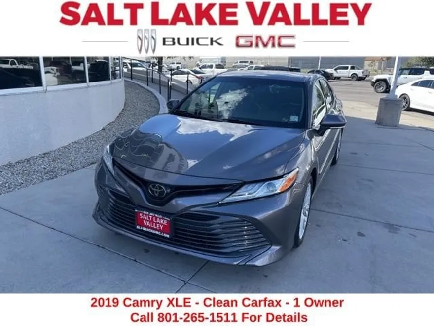 2019 Toyota Camry XLE photo 1