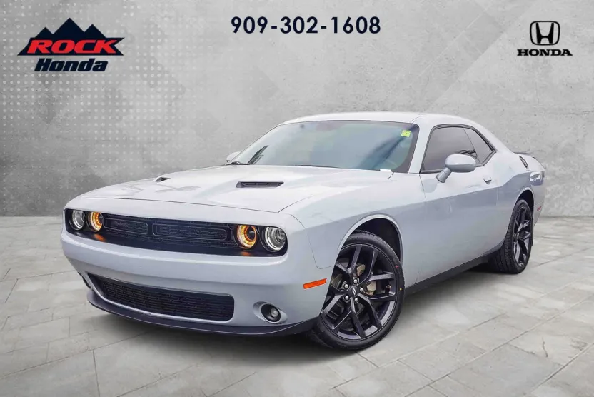 2022 Dodge Challenger SXT photo 1
