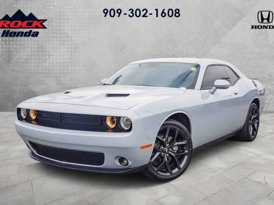 2022 Dodge Challenger SXT photo 1