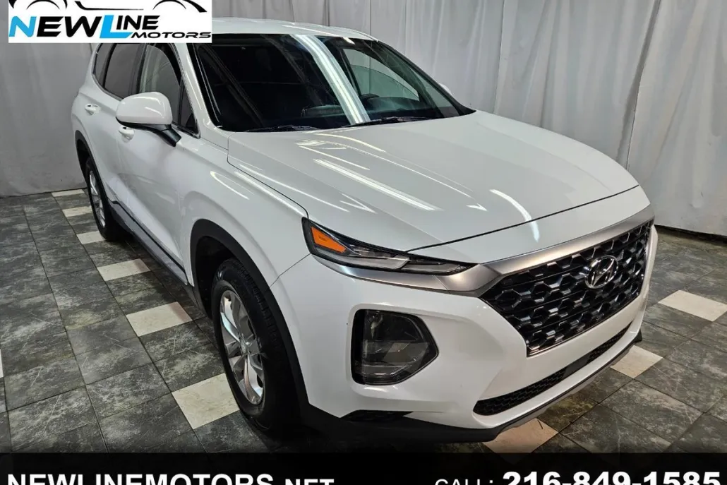 2020 Hyundai Santa Fe SE photo 1