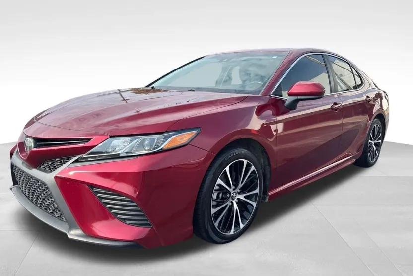 2018 Toyota Camry L photo 1
