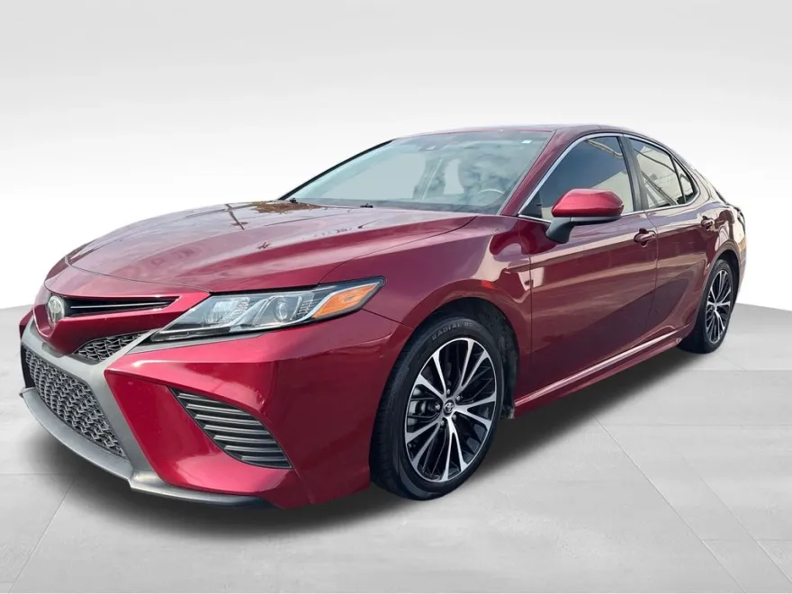 2018 Toyota Camry L photo 1