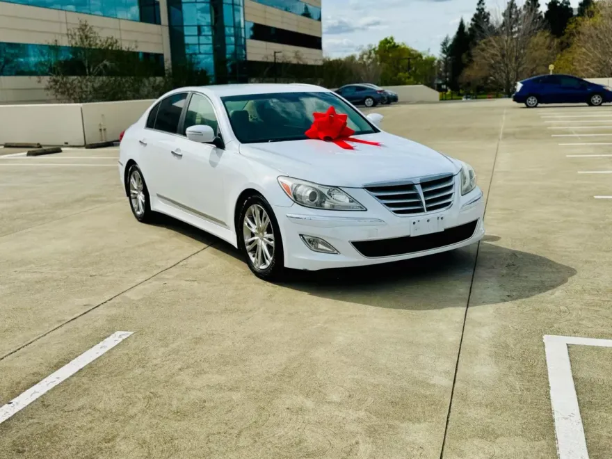 2014 Hyundai Genesis 3.8 photo 1