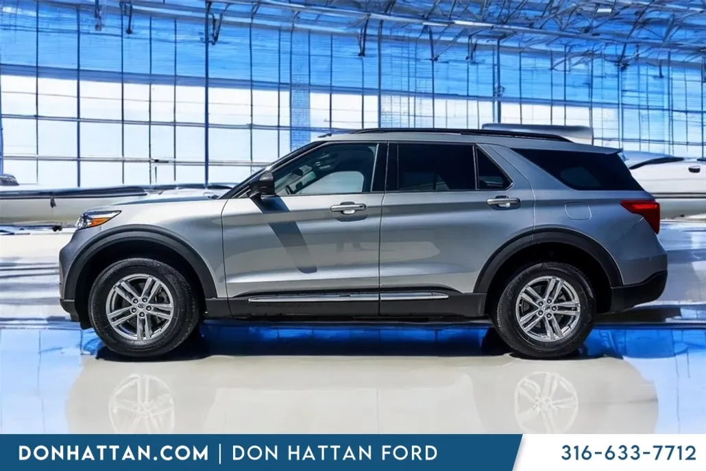 2023 Ford Explorer XLT photo 1